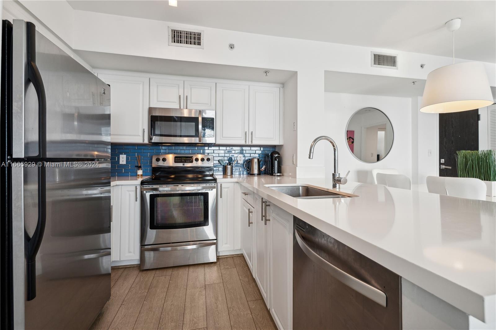 90 Alton Road, Unit 1804 Miami Beach, FL 33139 - Photo 5 of 14 Gallery Image 5