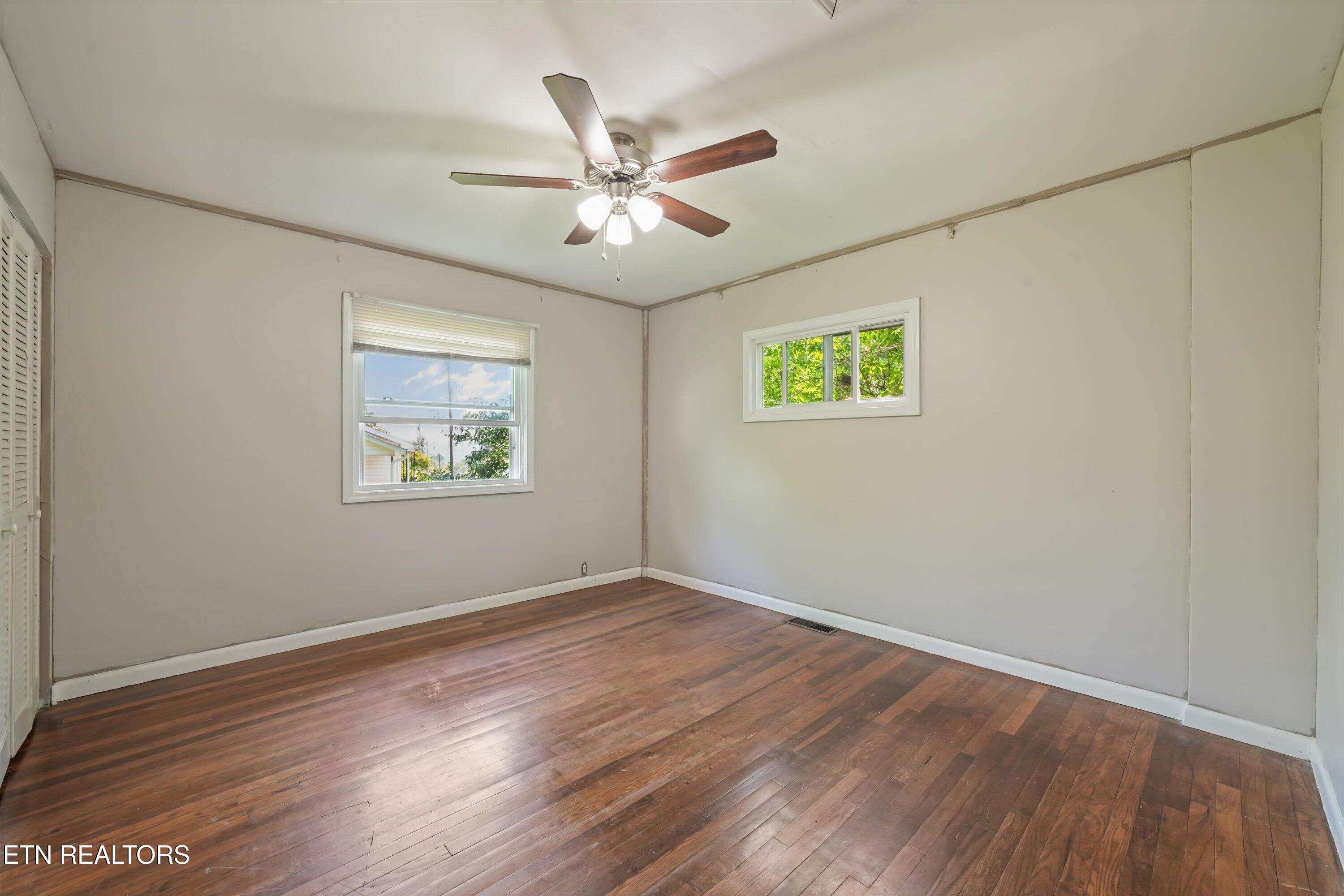 155 Kentucky Avenue Oak Ridge, TN 37830 - Photo 21 of 37 21-155 Kentucky Ave 11