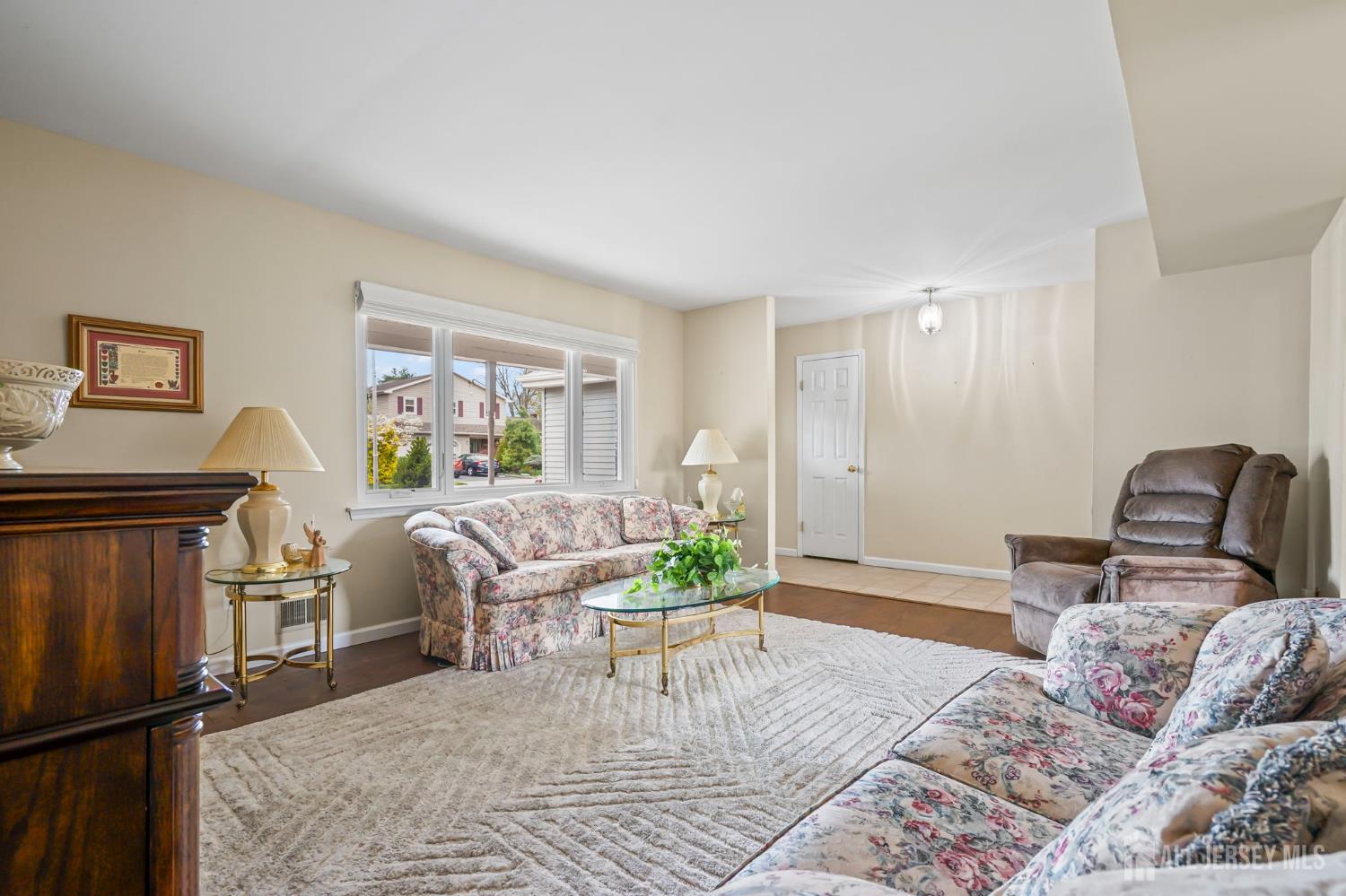 41 Rodak Circle Edison, NJ 08817 - Photo 8 of 28 a living room with furniture and a potted plant