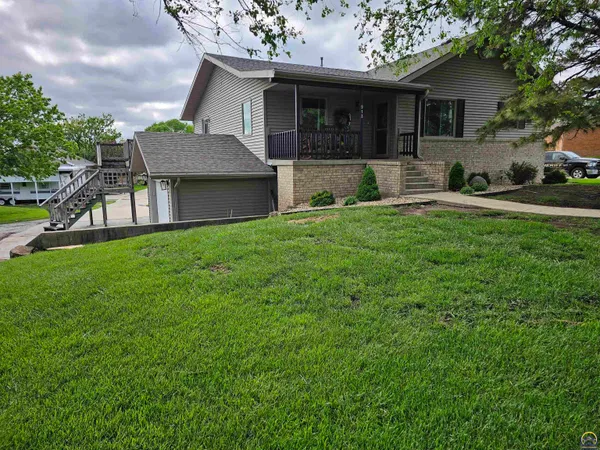 $345,000 | 913 South 12th Street, Sabetha, KS 66534