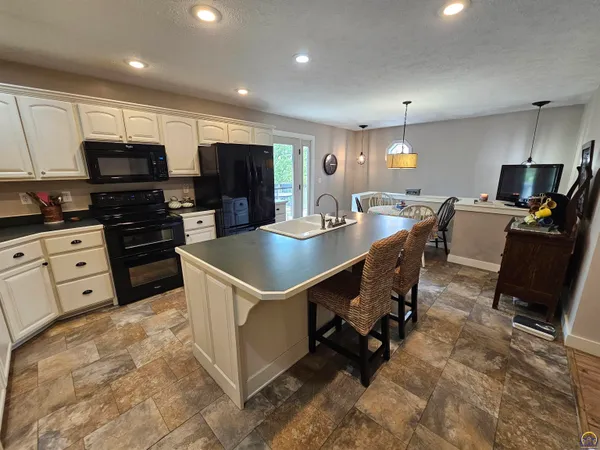 $345,000 | 913 South 12th Street, Sabetha, KS 66534