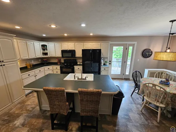 $345,000 | 913 South 12th Street, Sabetha, KS 66534