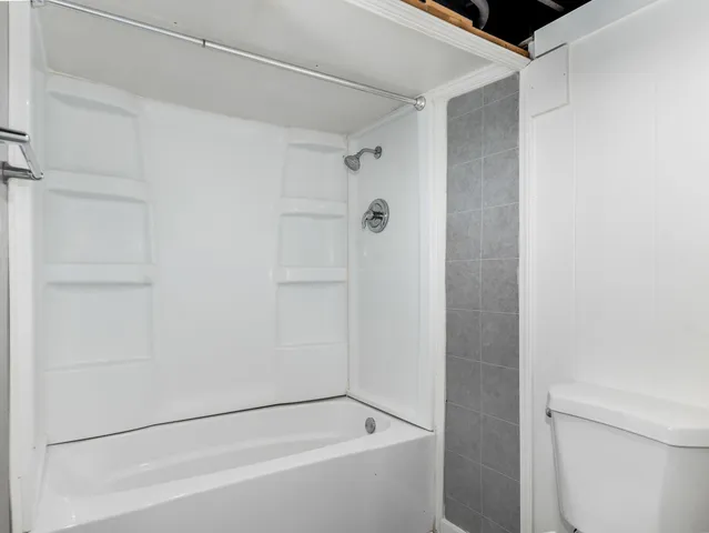 $1,350 | 3 East Main Street, Unit 5, Cary, IL 60013