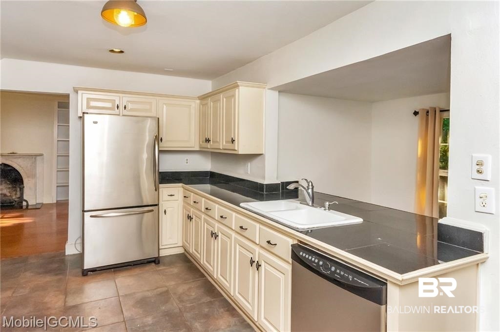252 Park Terrace Mobile, AL 36604 - Photo 9 of 32 Gallery Image 9