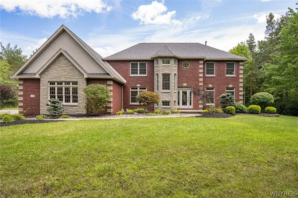 $1,389,999 | 17 Timberline Drive, Elma, NY 14059