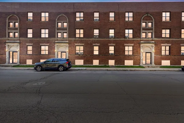 $118,500 | 953 East 61st Street, Unit 1E, Chicago, IL 60637