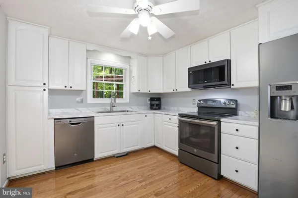 $640,000 | 7625 Sheffield Green Way, Lorton, VA 22079