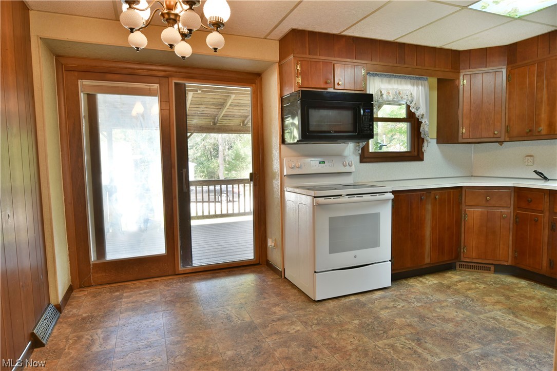 963 Howland Wilson Road Southeast Warren, OH 44484 - Photo 9 of 35 Gallery Image 9