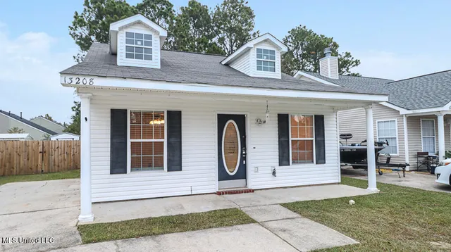 $1,375 | 13208 Warren Drive, Gulfport, MS 39503