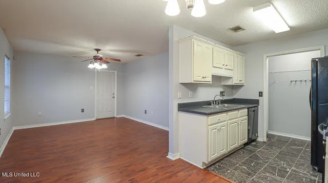 $1,375 | 13208 Warren Drive, Gulfport, MS 39503