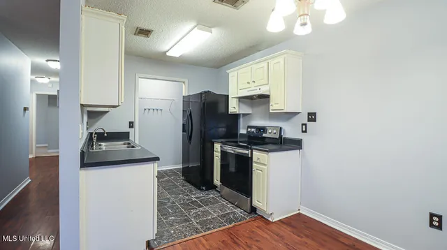 $1,375 | 13208 Warren Drive, Gulfport, MS 39503