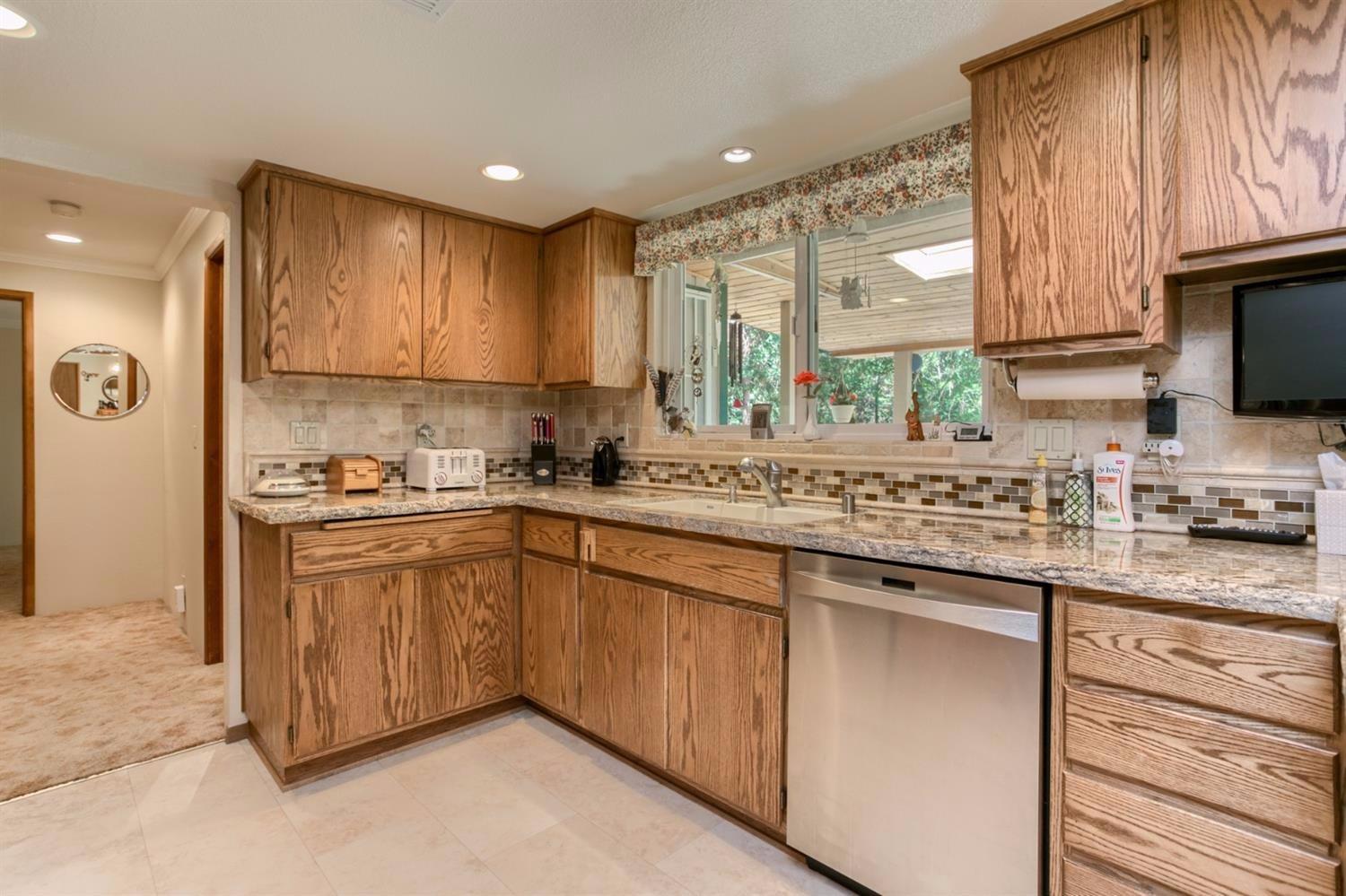 5100 Tunnel Loop Road Grants Pass, OR 97526 - Photo 6 of 34 Oversized kitchen sink.....