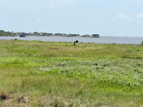 $105,000 | 71 Fivemile Trail, Palacios, TX 77465