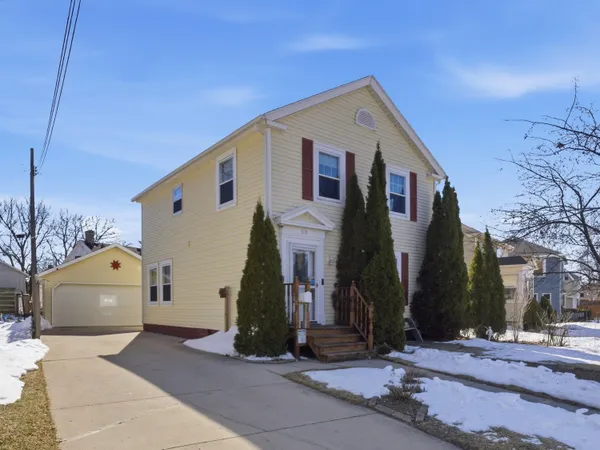 $242,000 | 519 Riverview Drive, Manitowoc, WI 54220