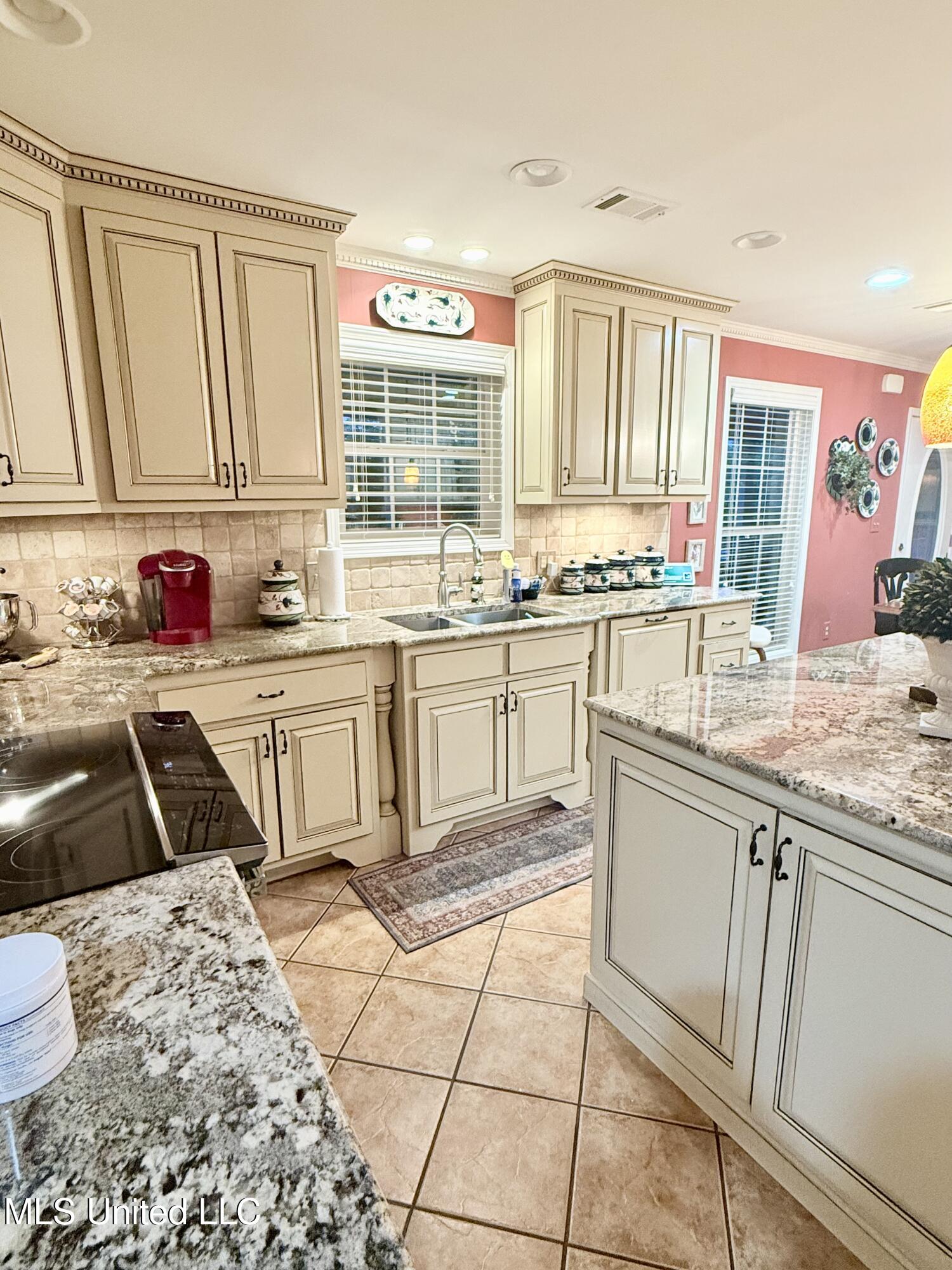 393 Lake Cherami Drive Grenada, MS 38901 - Photo 15 of 30 IMG_7691