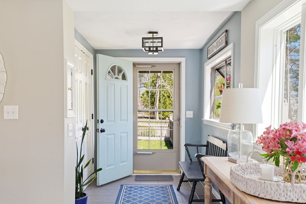91 Phillips Road Pembroke, MA 02359 - Photo 6 of 42 Gallery Image 6
