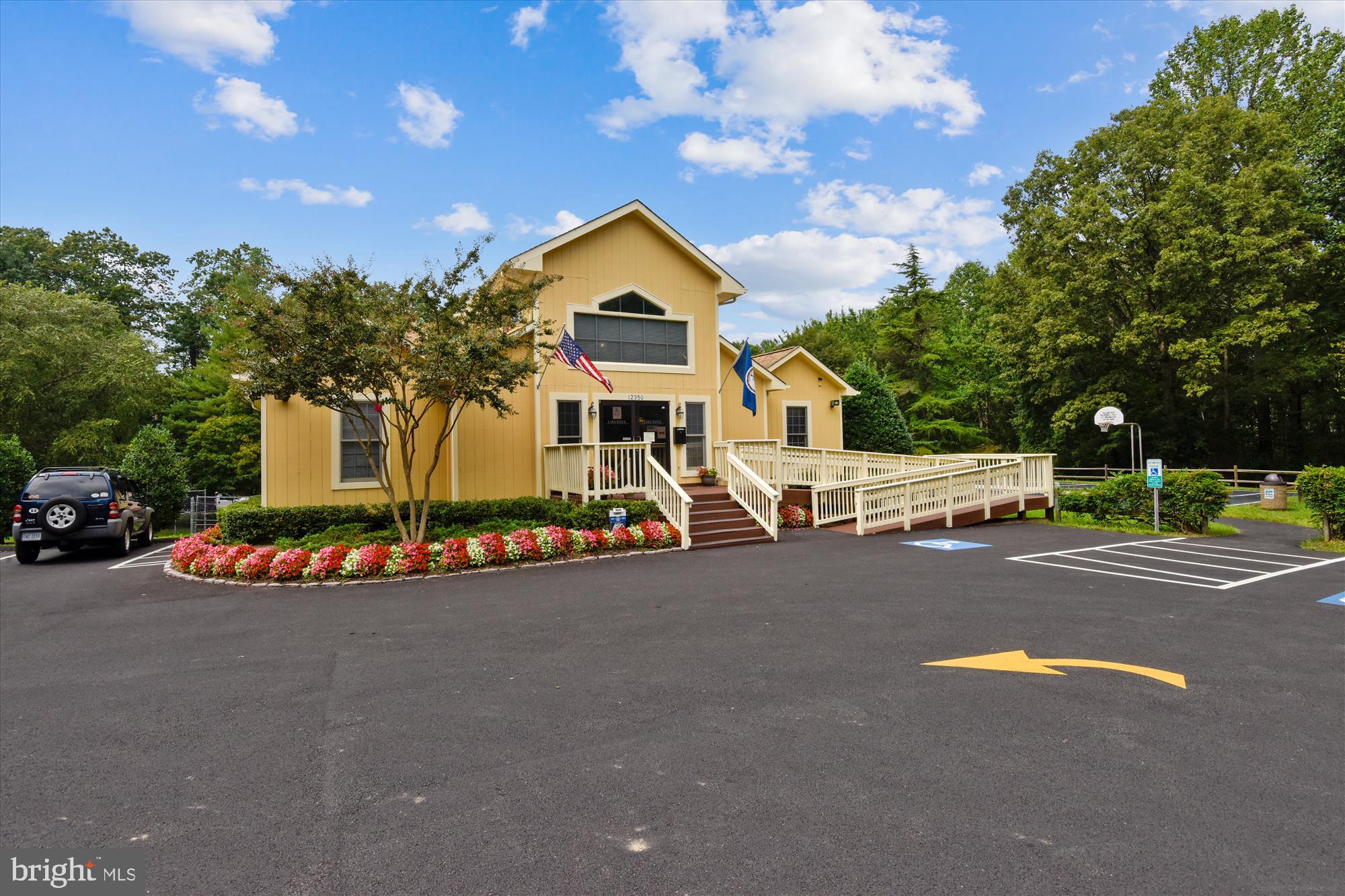 12129 Chaucer Lane, Unit 12129 Woodbridge, VA 22192 - Photo 28 of 31 a view of a street with houses