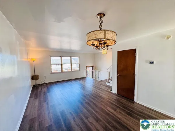 $2,385 | 235 Vista Drive, Easton, PA 18042