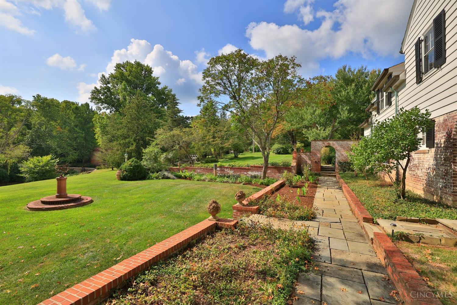 9575 Cunningham Road Cincinnati, OH 45243 - Photo 28 of 50