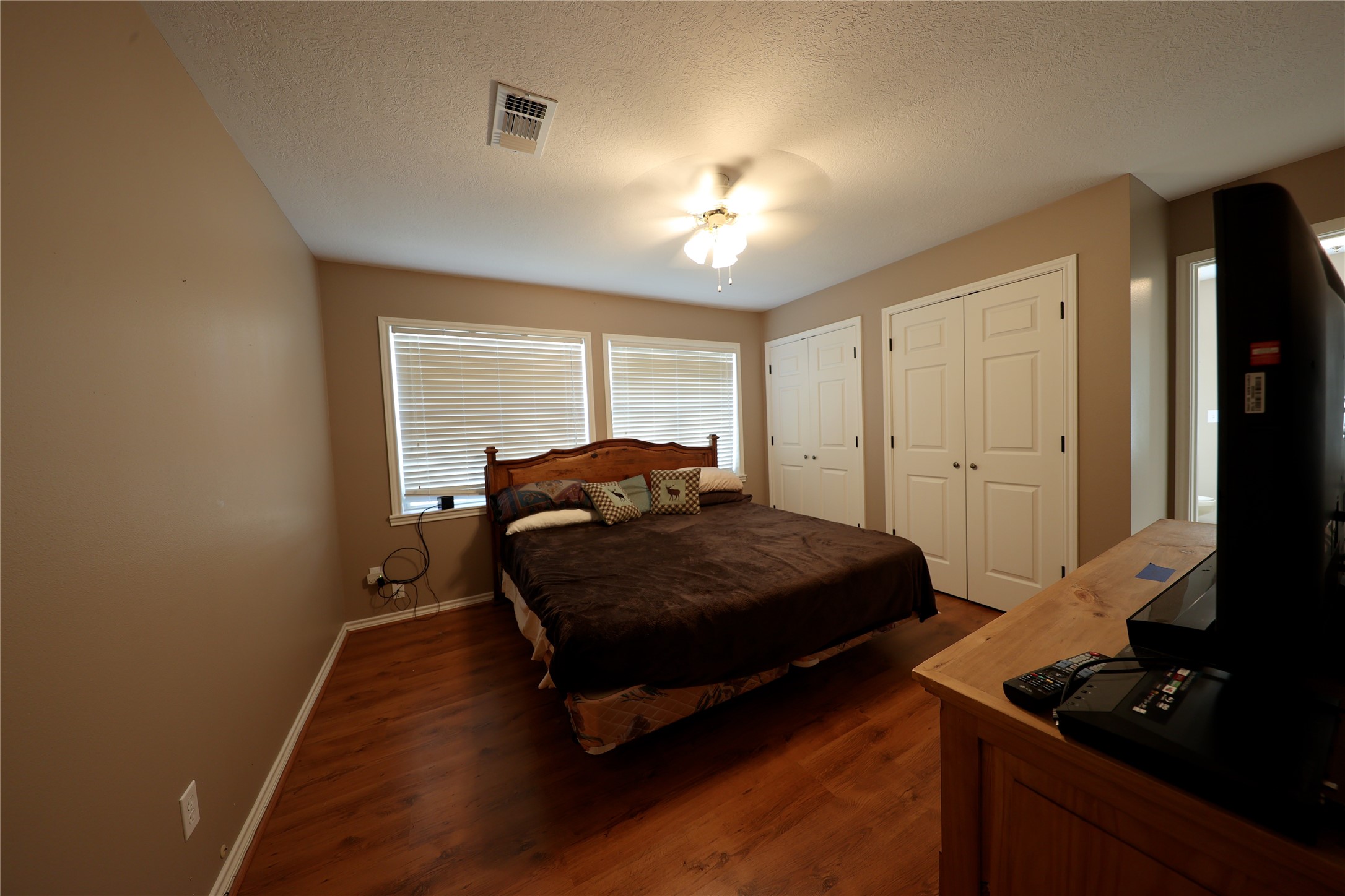 3337 Brunes Mill Road Columbus, TX 78934 - Photo 17 of 48 a living room with a bed furniture and a flat tv screen