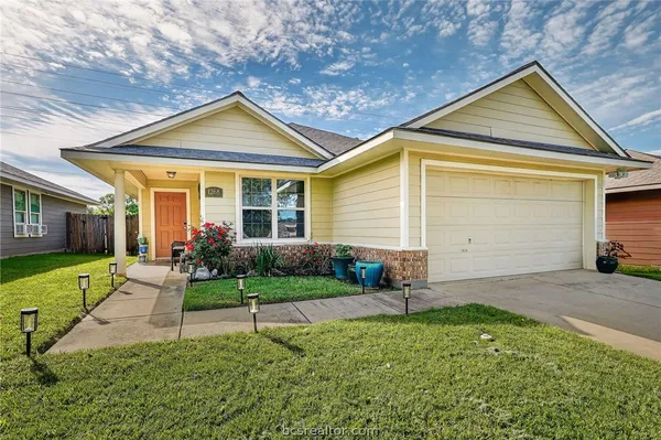 $1,800 | 1268 Cottage Grove Circle, Bryan, TX 77801