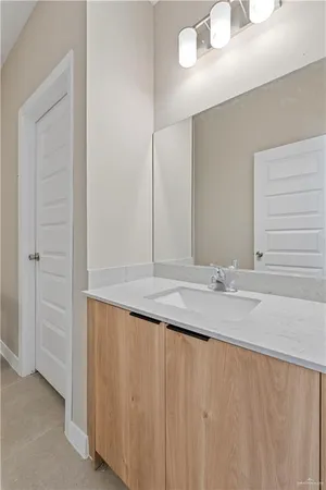 $1,100 | 307 West Campeche Avenue, Unit 1, Alton, TX 78573