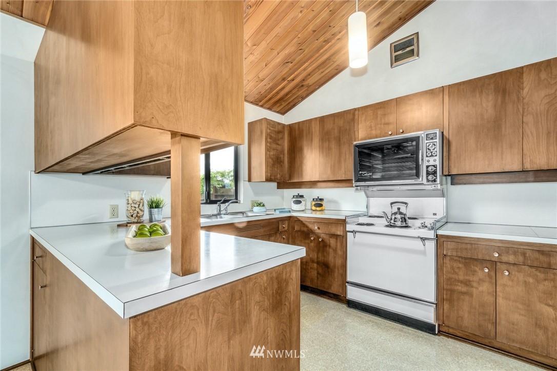 10115 Northeast 187th Street Bothell, WA 98011 - Photo 9 of 28 Gallery Image 9