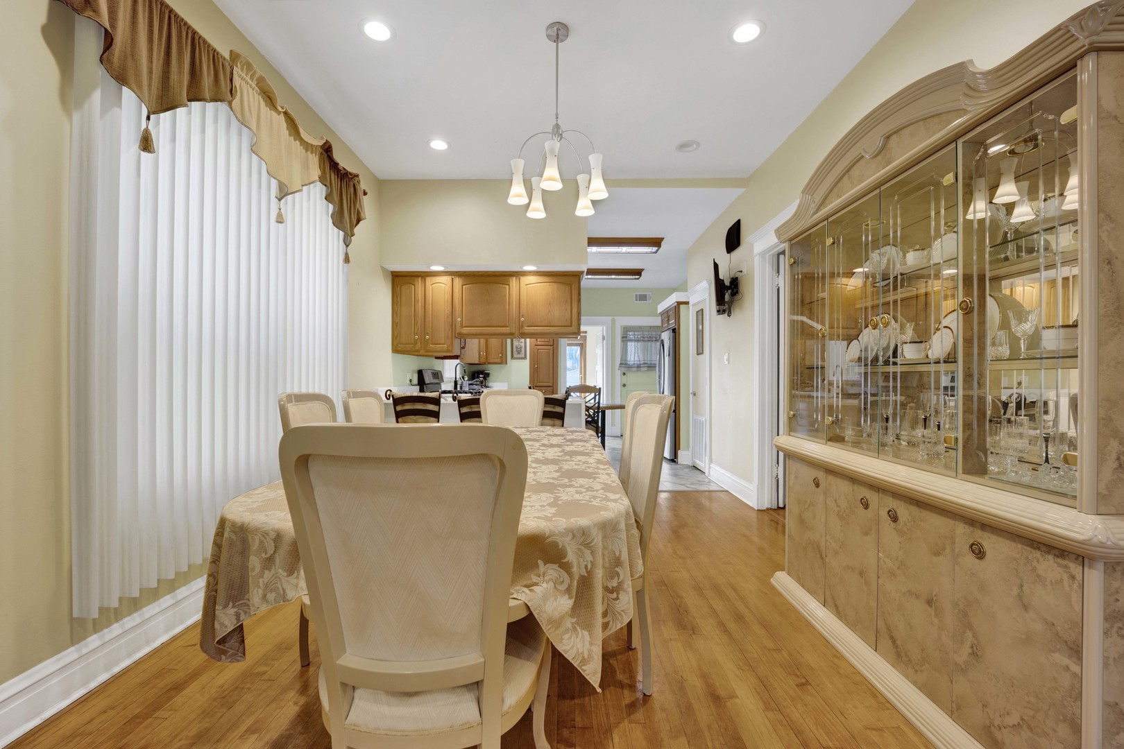 4143 West Roscoe Street Chicago, IL 60641 - Photo 8 of 58