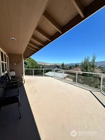 3639 Ridgeview Boulevard Wenatchee, WA 98801 - Photo 11 of 36 a view of outdoor space with seating area
