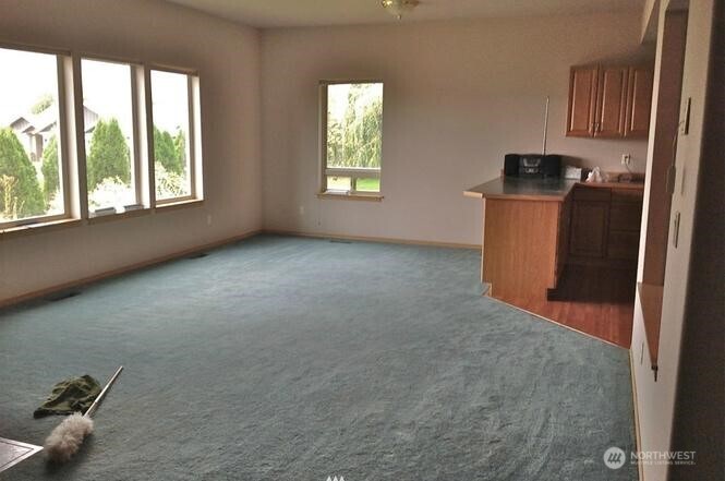 3639 Ridgeview Boulevard Wenatchee, WA 98801 - Photo 18 of 36 an empty room with windows