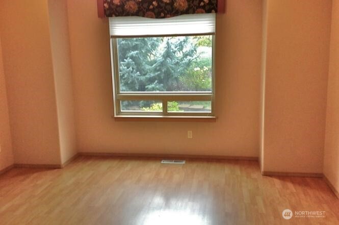 3639 Ridgeview Boulevard Wenatchee, WA 98801 - Photo 20 of 36 a view of an empty room with wooden floor and a window