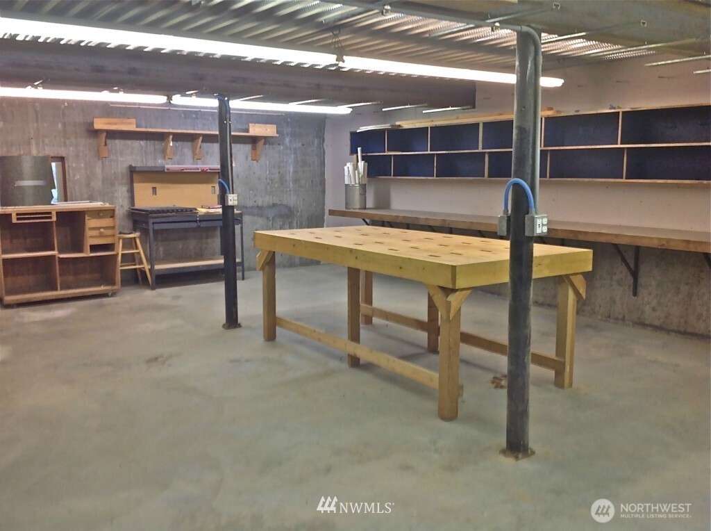 3639 Ridgeview Boulevard Wenatchee, WA 98801 - Photo 23 of 36 a view of a room with racks