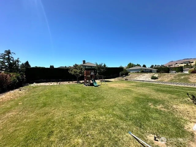 3639 Ridgeview Boulevard Wenatchee, WA 98801 - Photo 25 of 36 a view of ocean with beach