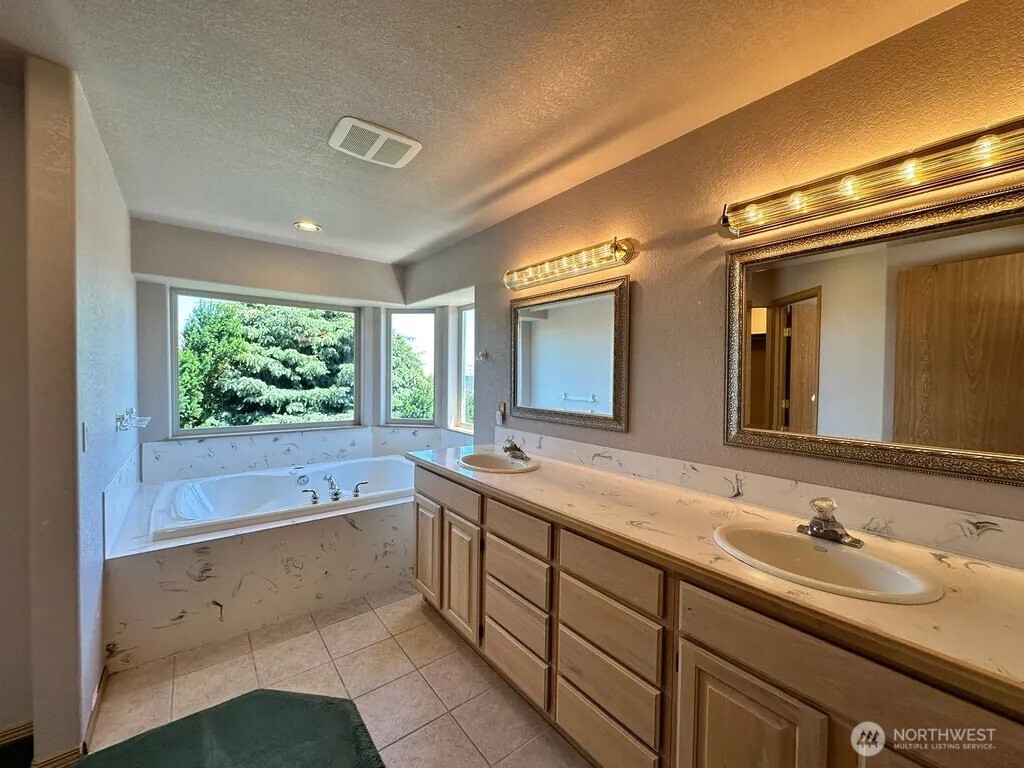 3639 Ridgeview Boulevard Wenatchee, WA 98801 - Photo 31 of 36 a bathroom with a granite countertop sink mirror and double