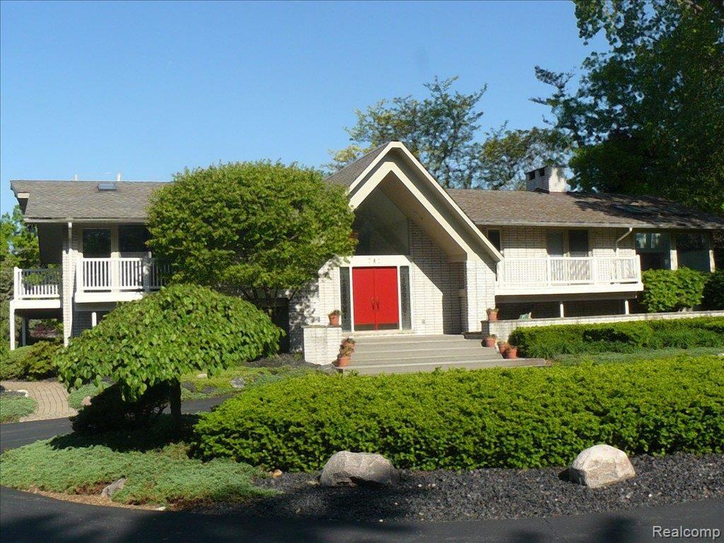 781 Lake Shore Road Grosse Pointe, MI 48236 - Photo 1 of 12 781LakeShore2