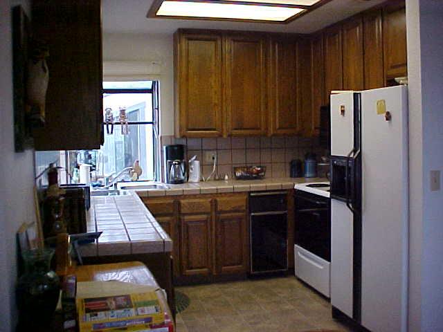 211 Ridgetop Drive Redding, CA 96003 - Photo 3 of 9 Kitchen