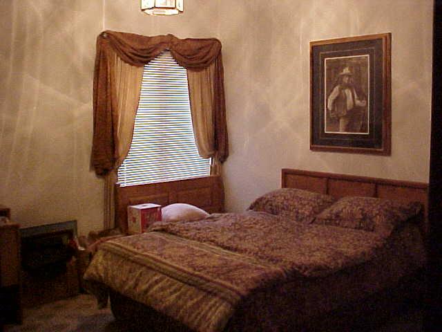 211 Ridgetop Drive Redding, CA 96003 - Photo 5 of 9 Bedroom