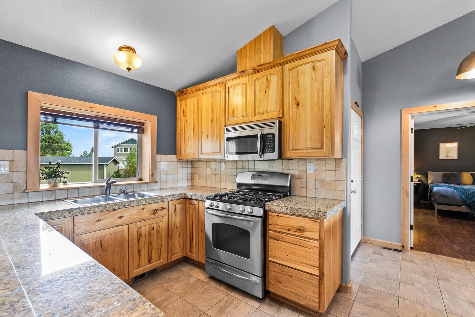 66973 Lance Road Bend, OR 97703 - Photo 5 of 29 batch_5