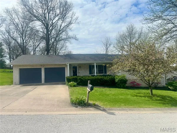 $340,000 | 4118 Windmere Drive, Hannibal, MO 63401