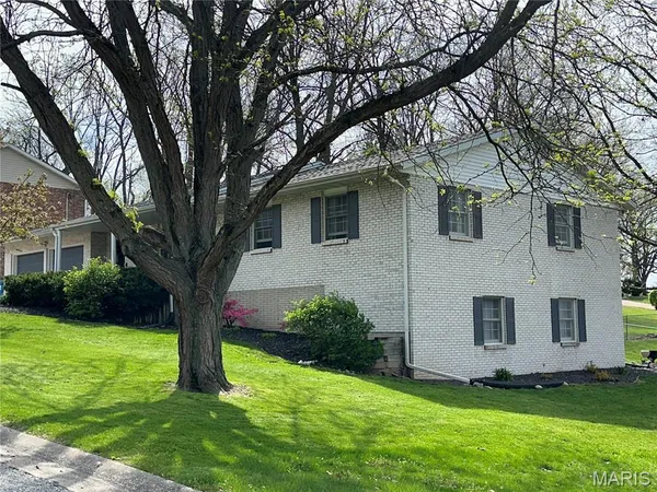 $340,000 | 4118 Windmere Drive, Hannibal, MO 63401