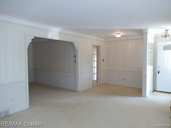 23100 Farmington Road Farmington, MI 48336 - Photo 6 of 36 farentry1.jpg
