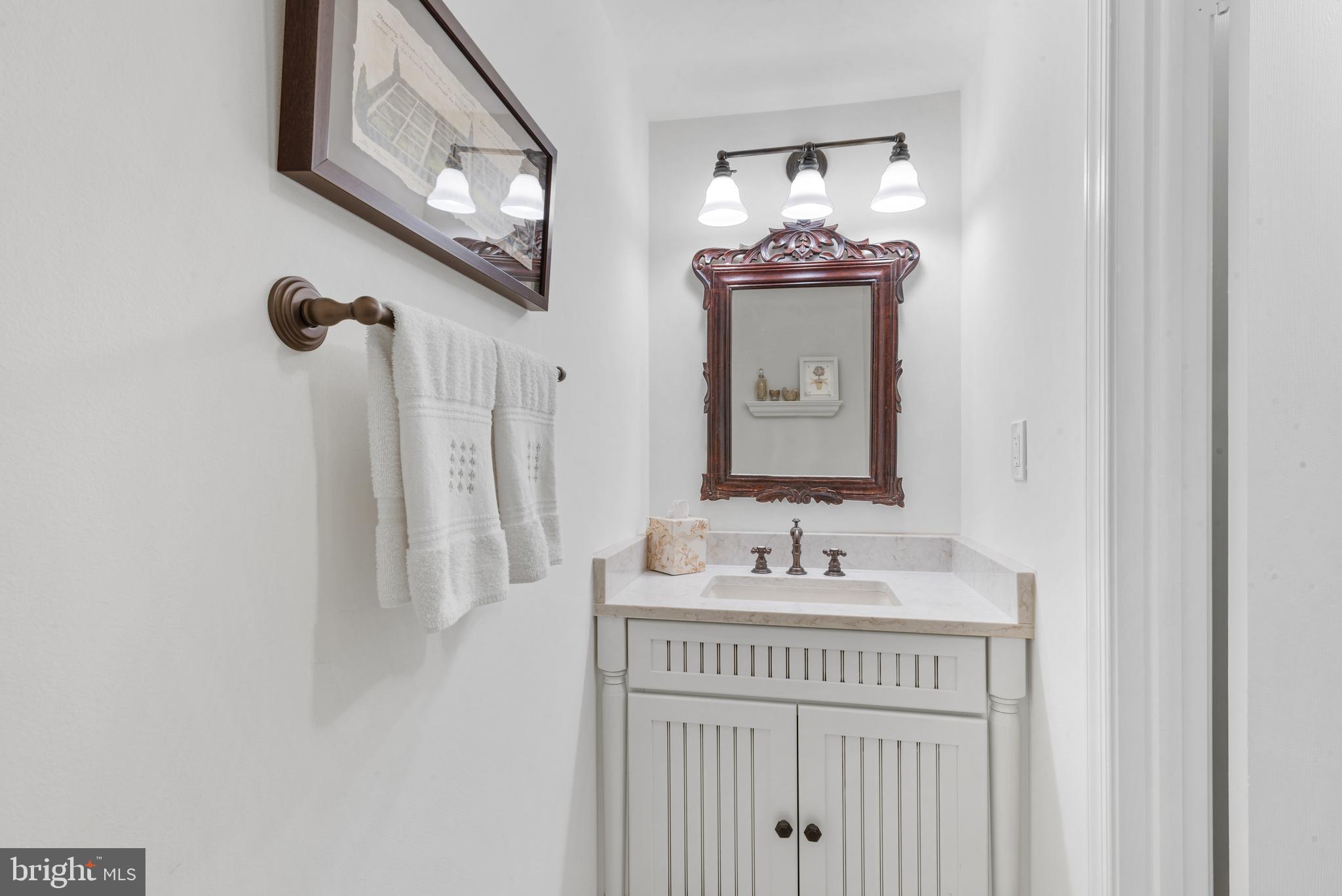 1382 Heritage Oak Way Reston, VA 20194 - Photo 22 of 31 LL Powder Room