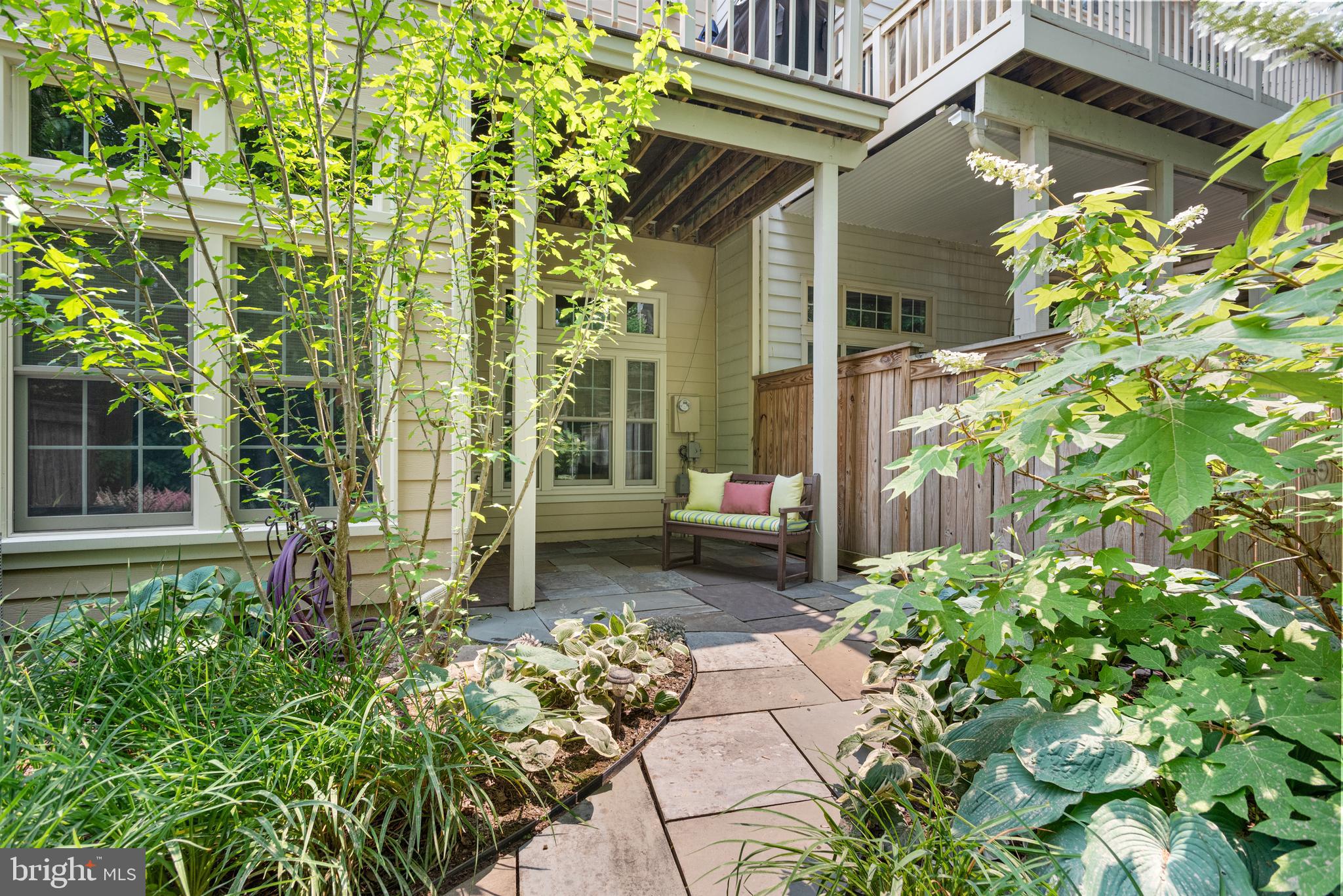 1382 Heritage Oak Way Reston, VA 20194 - Photo 28 of 31 LL landscaping and walk way