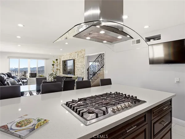 $2,299,992 | 1426 East Tujunga Avenue, Burbank, CA 91501