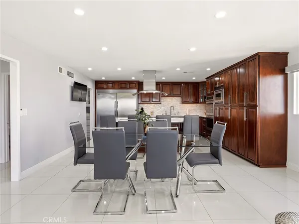 $2,299,992 | 1426 East Tujunga Avenue, Burbank, CA 91501