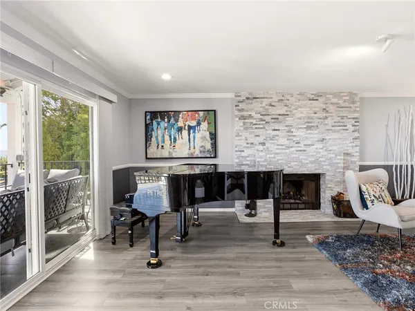 $2,299,992 | 1426 East Tujunga Avenue, Burbank, CA 91501