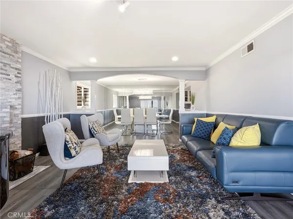 $2,299,992 | 1426 East Tujunga Avenue, Burbank, CA 91501