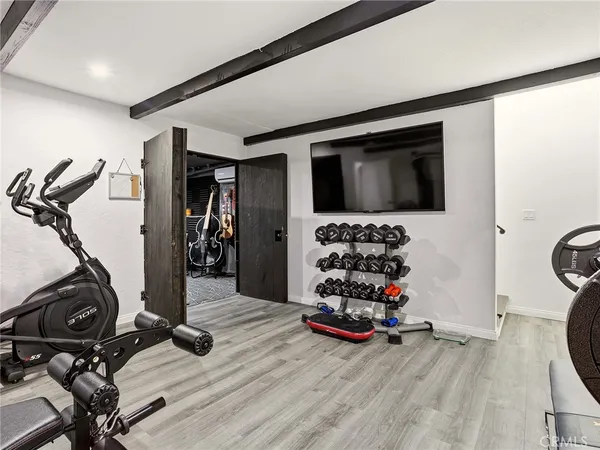 $2,299,992 | 1426 East Tujunga Avenue, Burbank, CA 91501