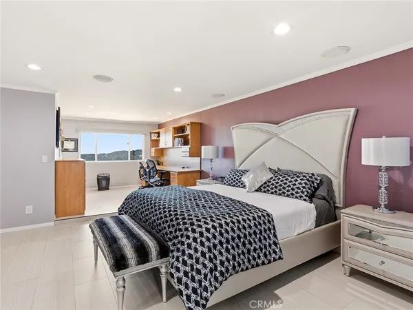 $2,299,992 | 1426 East Tujunga Avenue, Burbank, CA 91501
