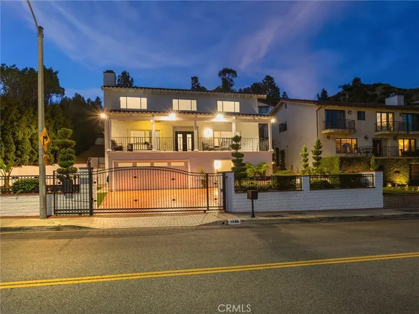 $2,299,992 | 1426 East Tujunga Avenue, Burbank, CA 91501